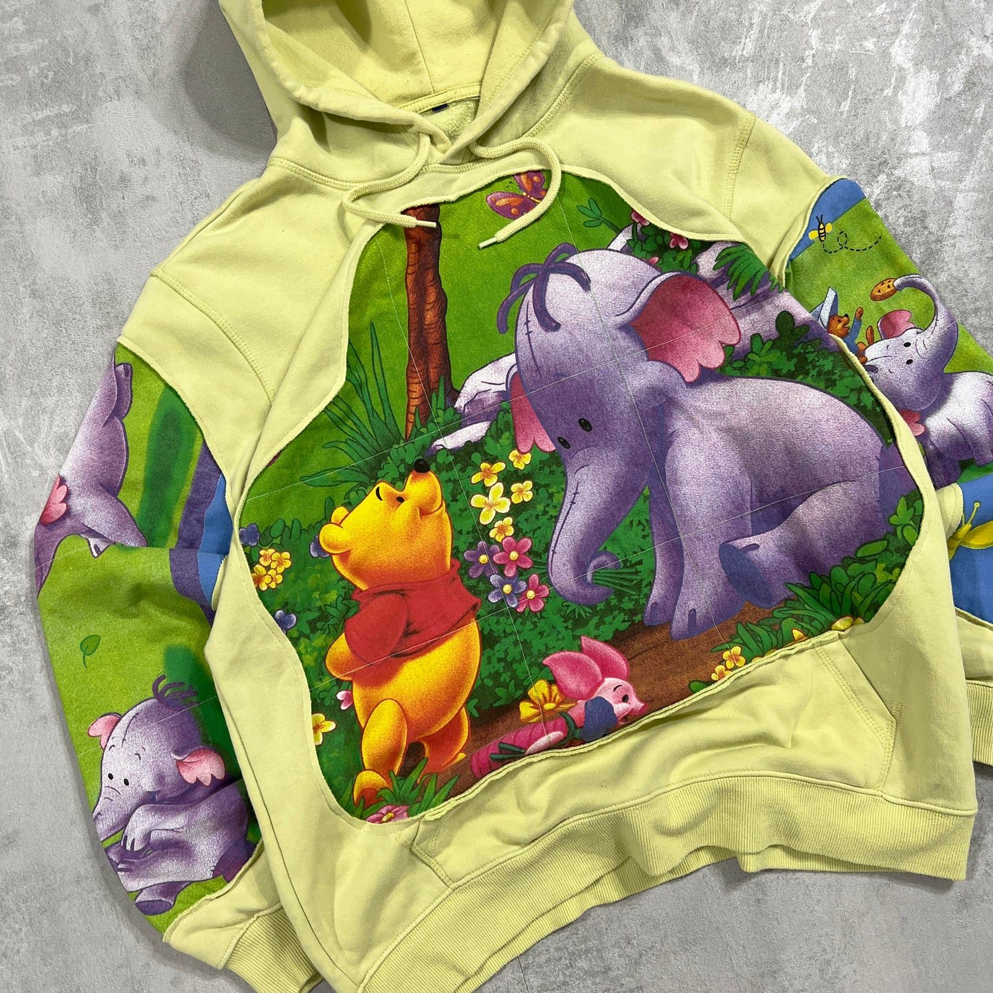 'WINNIE' HOODIE (M)