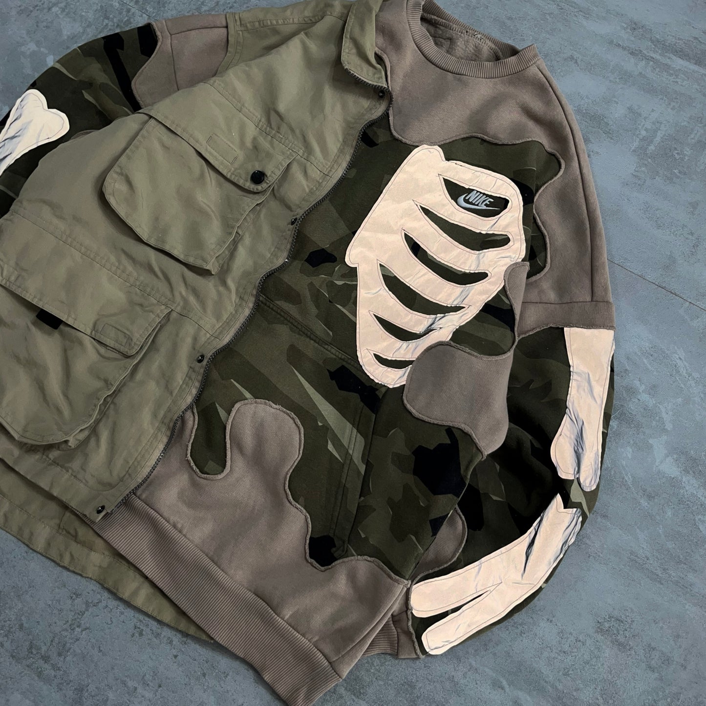 'BONES' REFLECTIVE SWEATSHIRT (L)