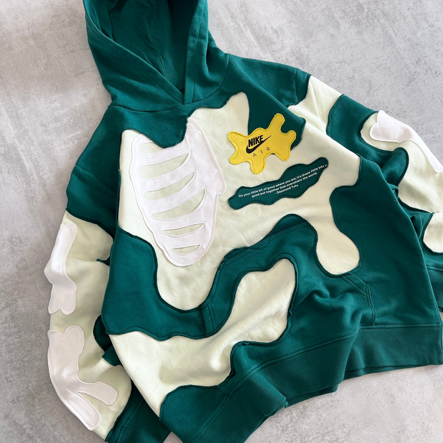 'LITTLE BITS OF GOOD' HOODIE (XL)