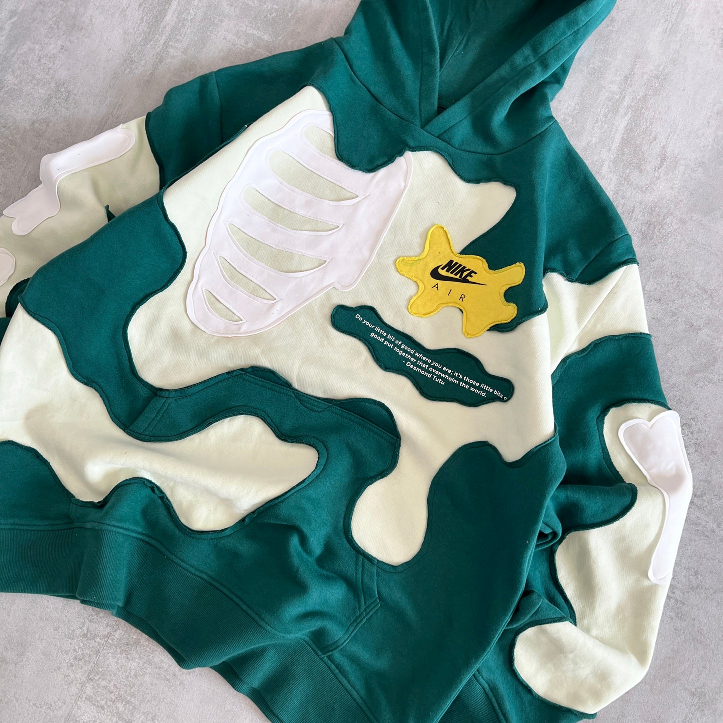 'LITTLE BITS OF GOOD' HOODIE (XL)