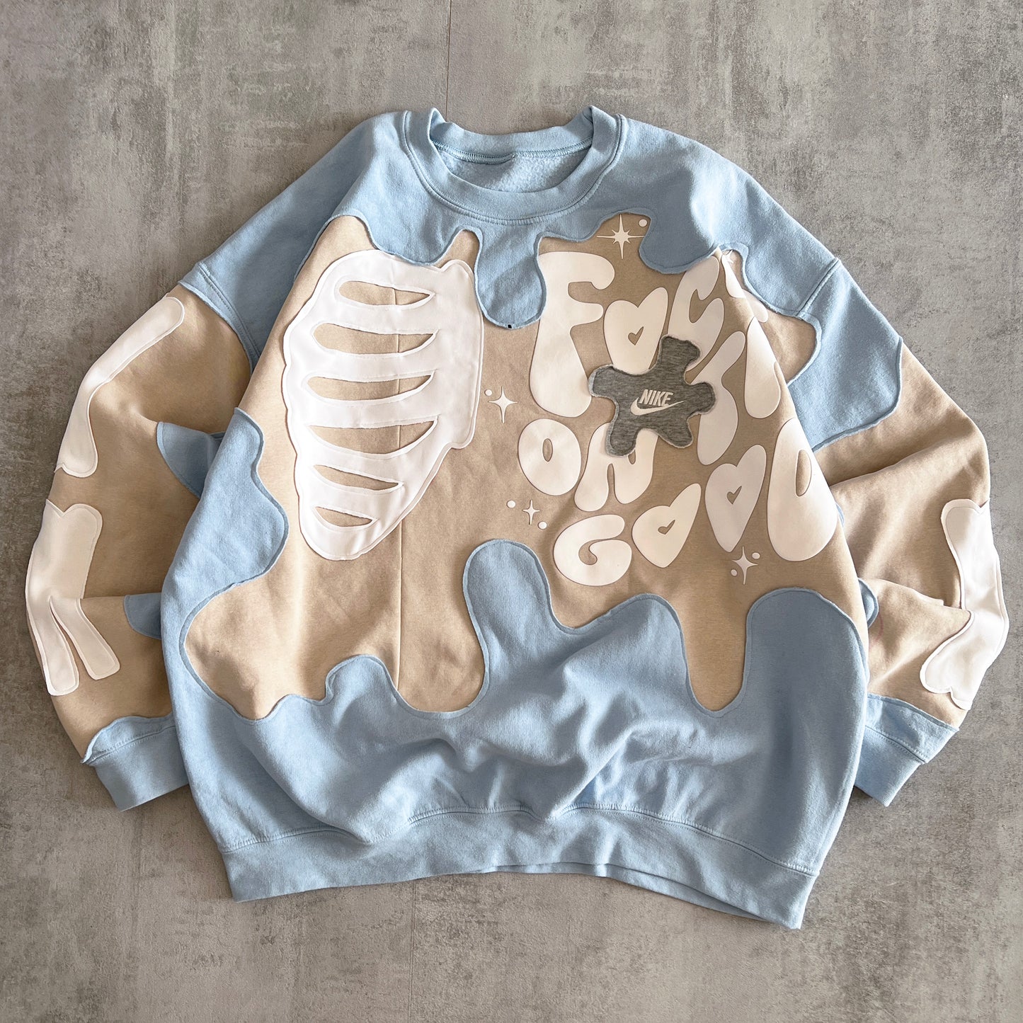 'FOCUS ON THE GOOD' SWEATSHIRT (XXL)