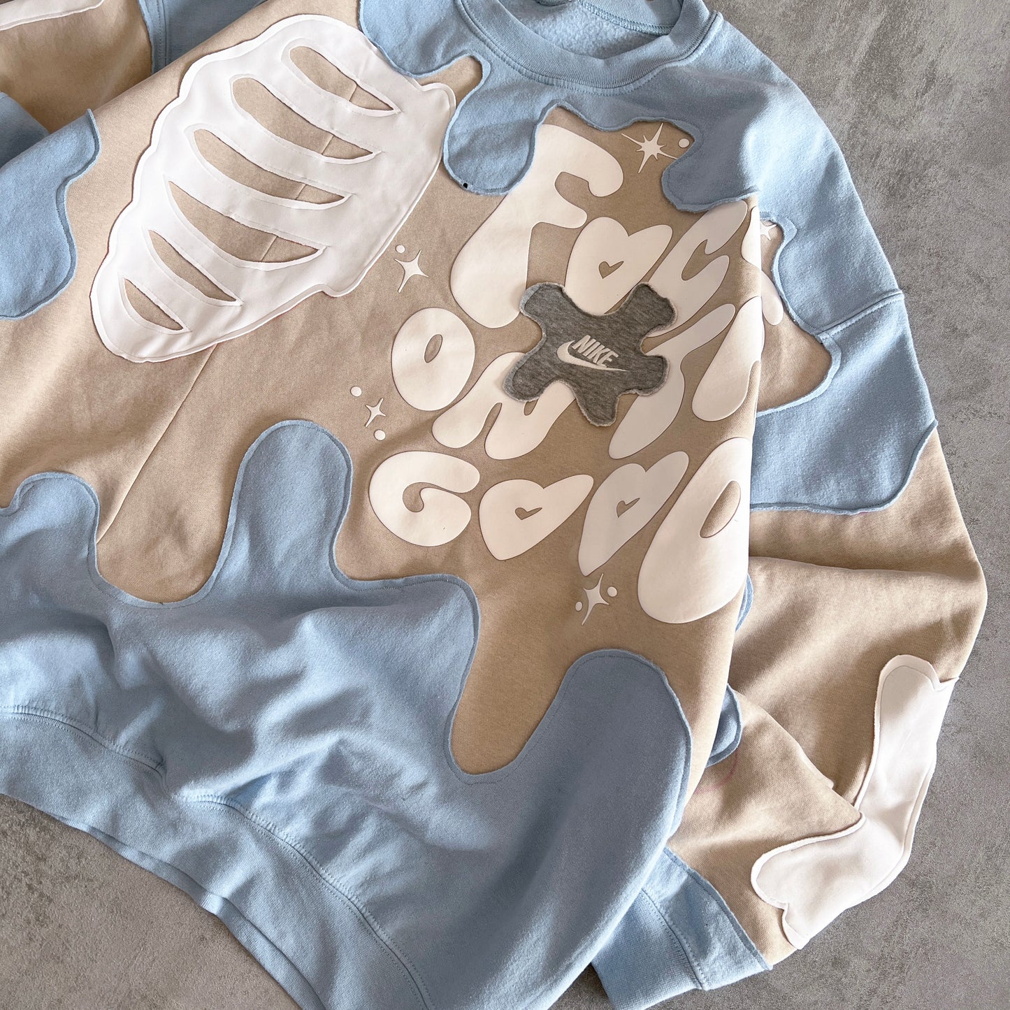 'FOCUS ON THE GOOD' SWEATSHIRT (XXL)