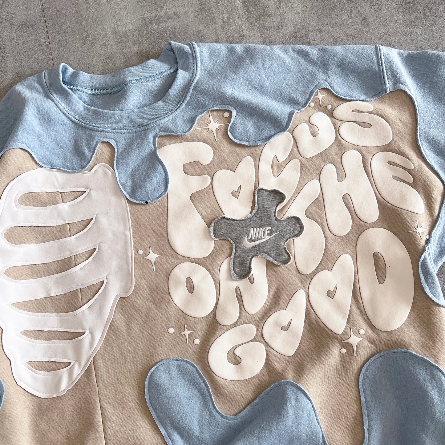 'FOCUS ON THE GOOD' SWEATSHIRT (XXL)