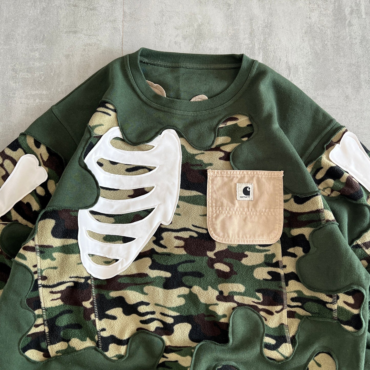 'CAMO' SWEATSHIRT (XL)