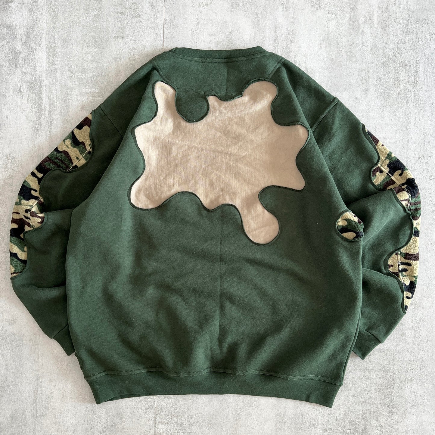 'CAMO' SWEATSHIRT (XL)