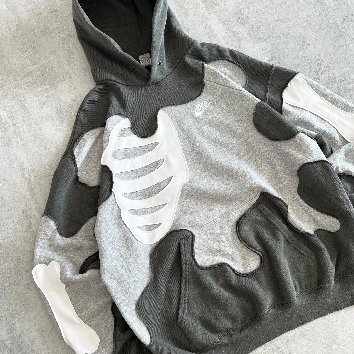 'FOGGY MORNING' HOODIE (L)