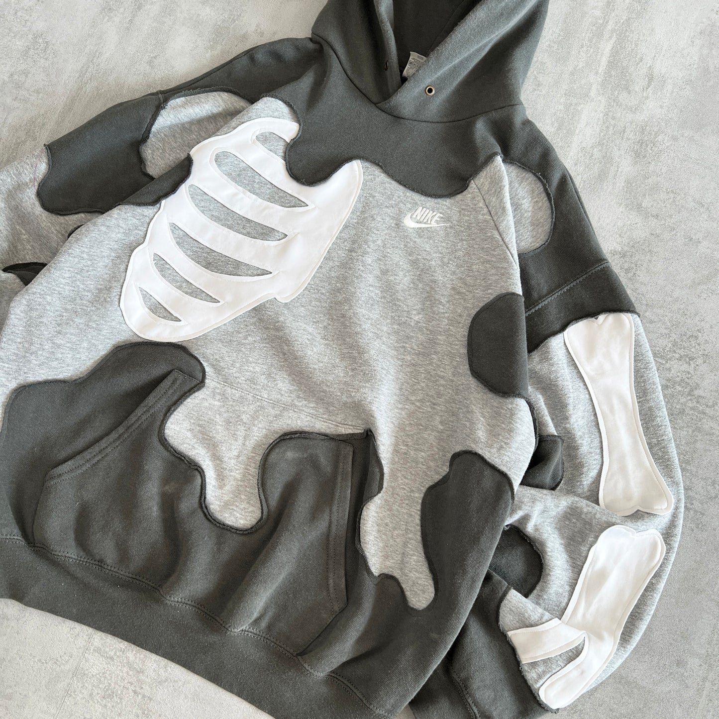 'FOGGY MORNING' HOODIE (L)