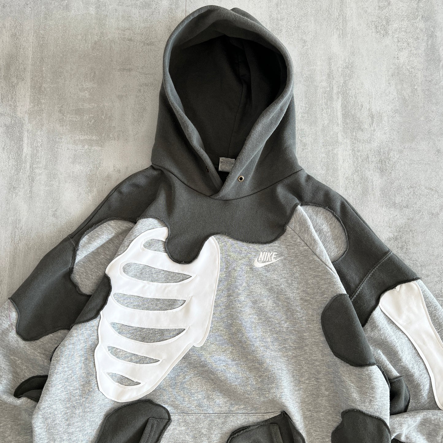 'FOGGY MORNING' HOODIE (L)