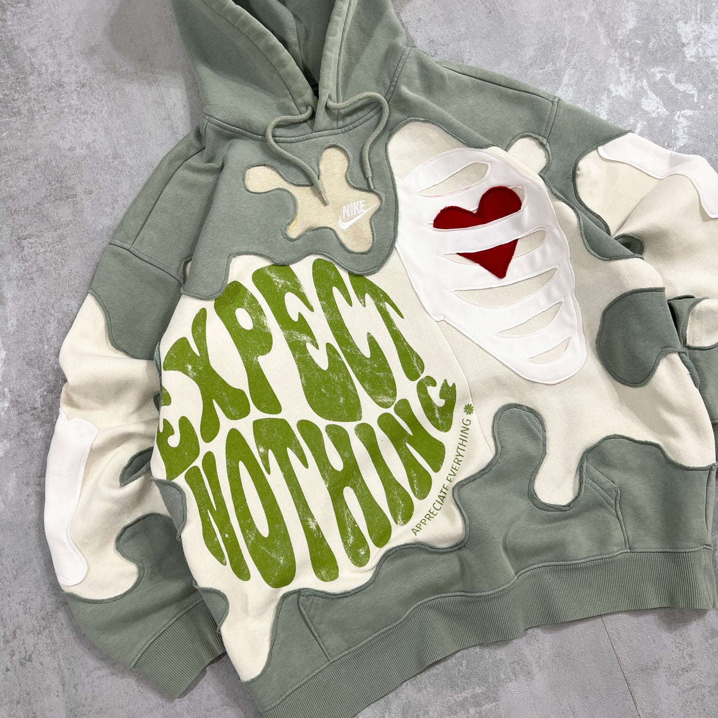 'EXPECT NOTHING APPRECIATE EVERYTHING' HOODIE (M)