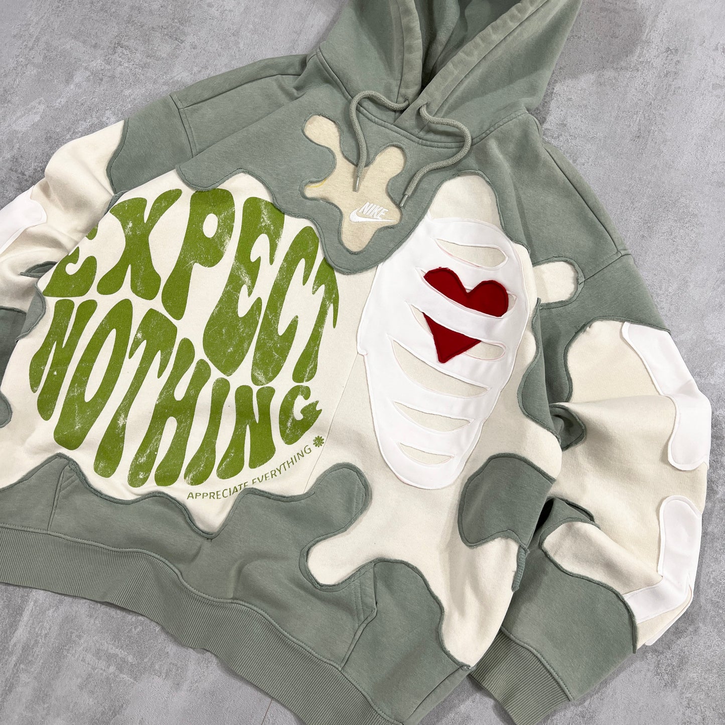 'EXPECT NOTHING APPRECIATE EVERYTHING' HOODIE (M)