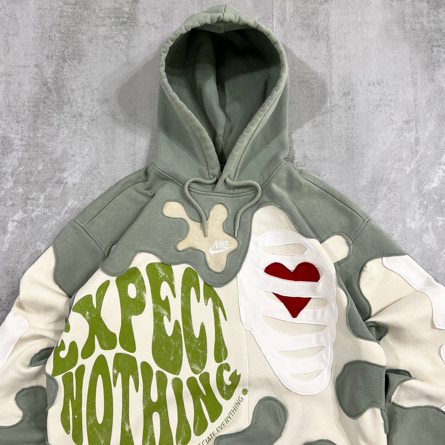'EXPECT NOTHING APPRECIATE EVERYTHING' HOODIE (M)