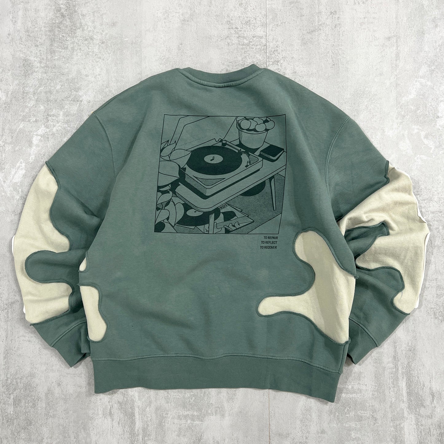 'LEAVES' SWEATSHIRT (M)