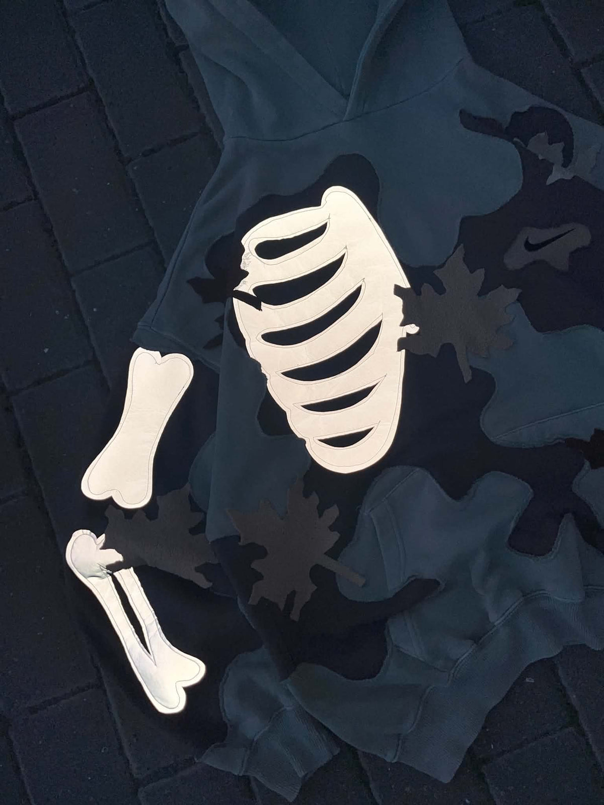 'LEAVES' REFLECTIVE HOODIE (L)