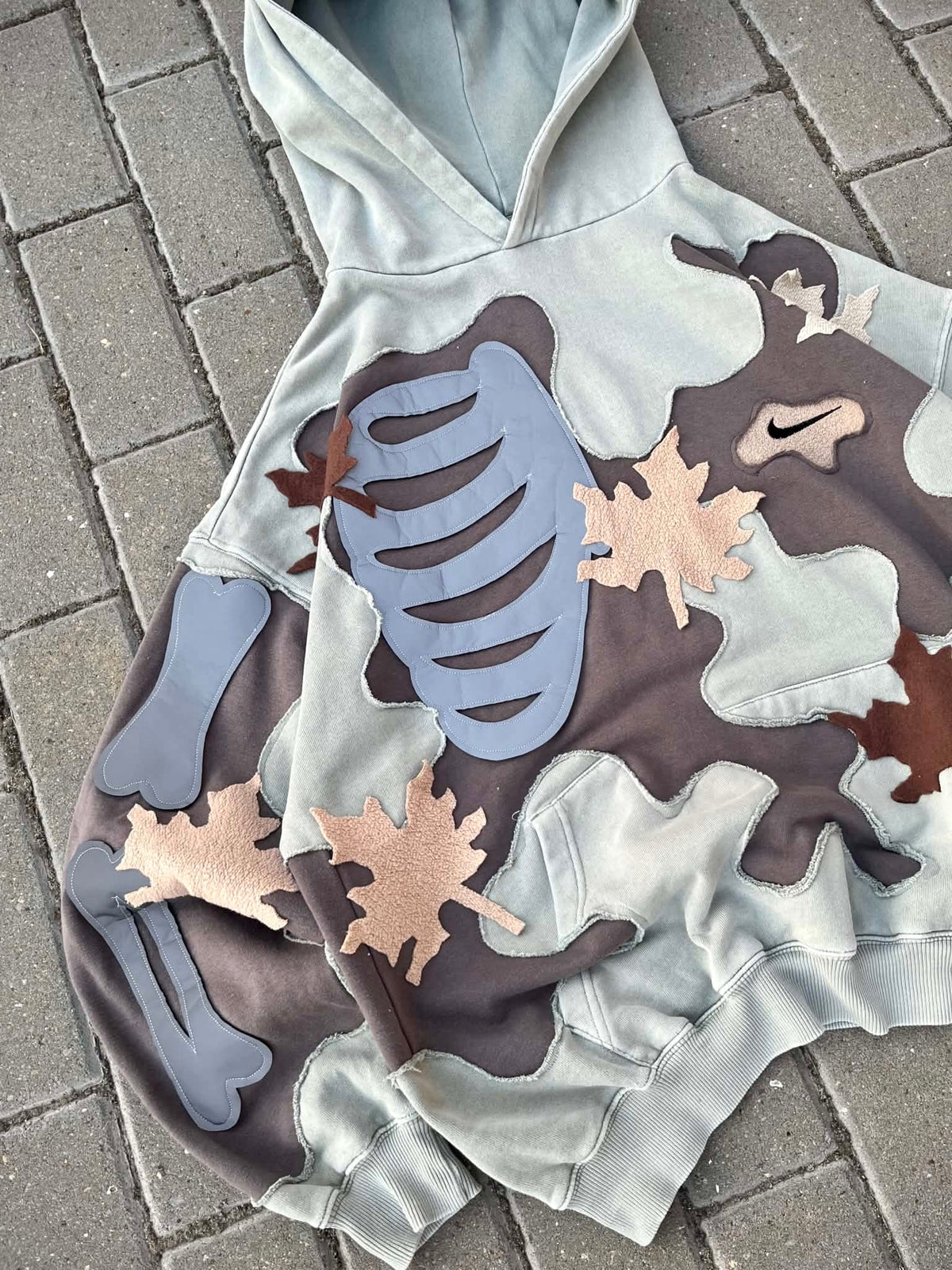 'LEAVES' REFLECTIVE HOODIE (L)