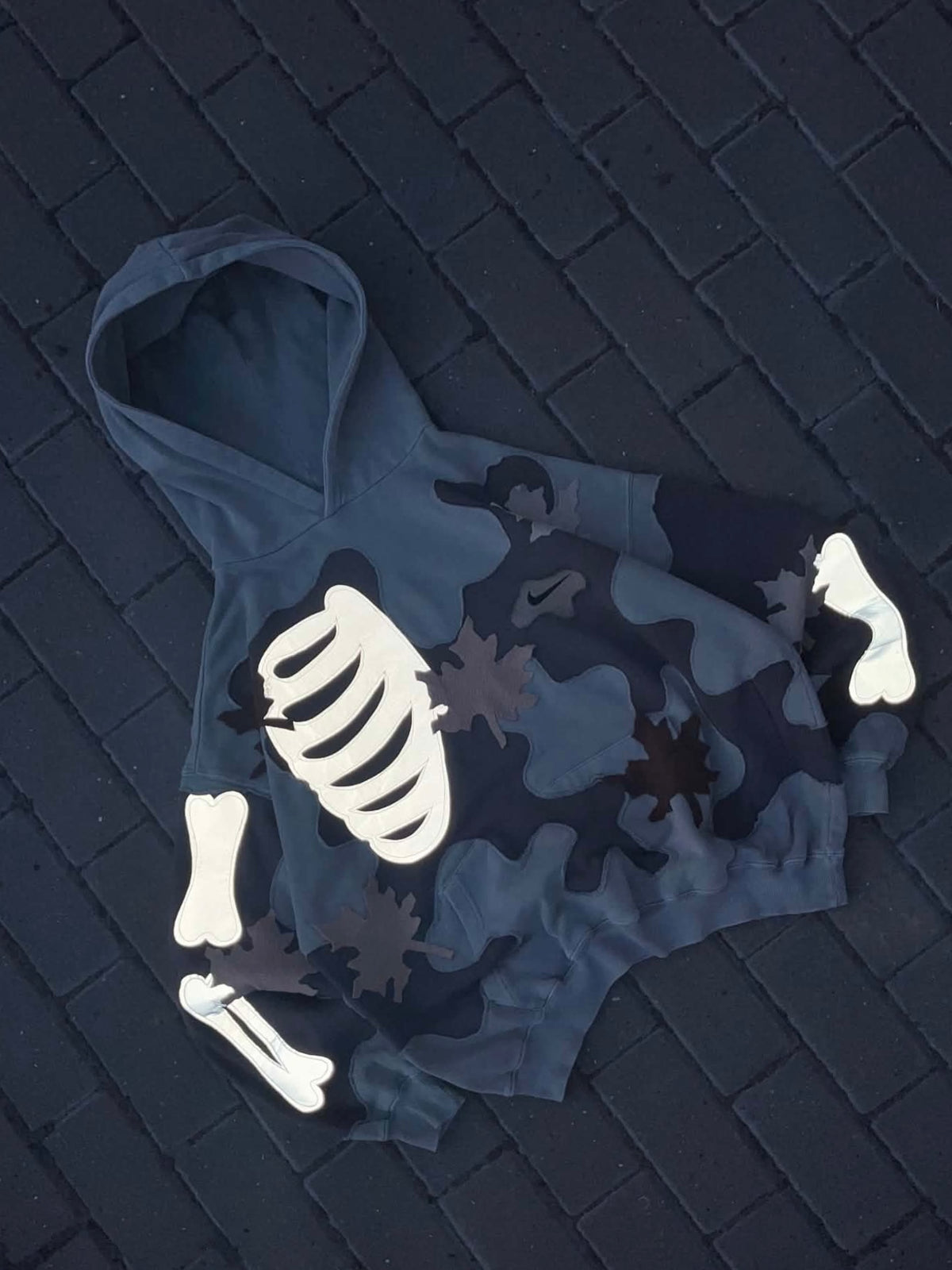 'LEAVES' REFLECTIVE HOODIE (L)