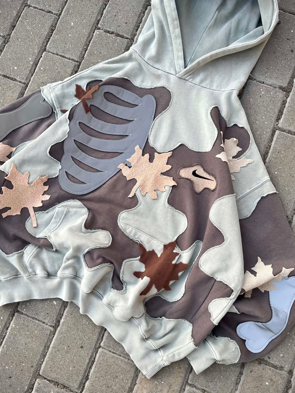 'LEAVES' REFLECTIVE HOODIE (L)