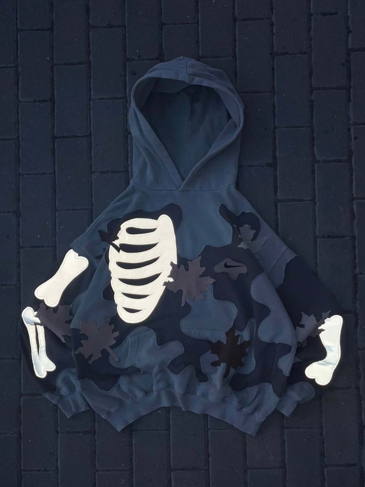 'LEAVES' REFLECTIVE HOODIE (L)
