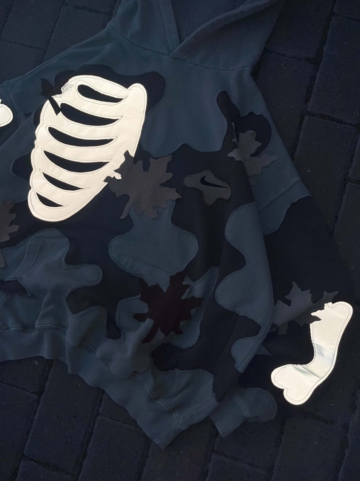 'LEAVES' REFLECTIVE HOODIE (L)
